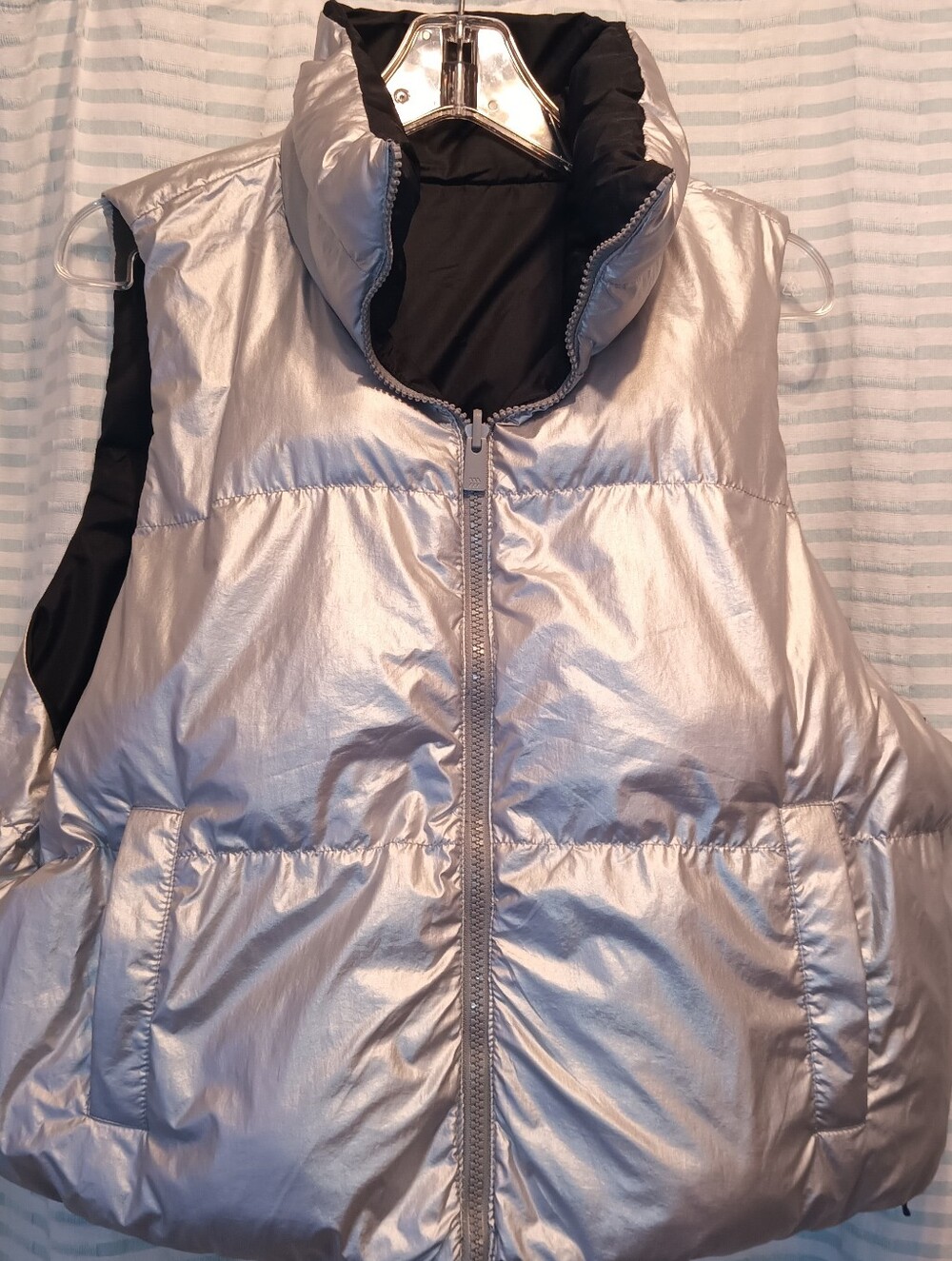 Metallic/Black Reversible Quilted Puffer Cropped Vest Sleeveless Zip-Up